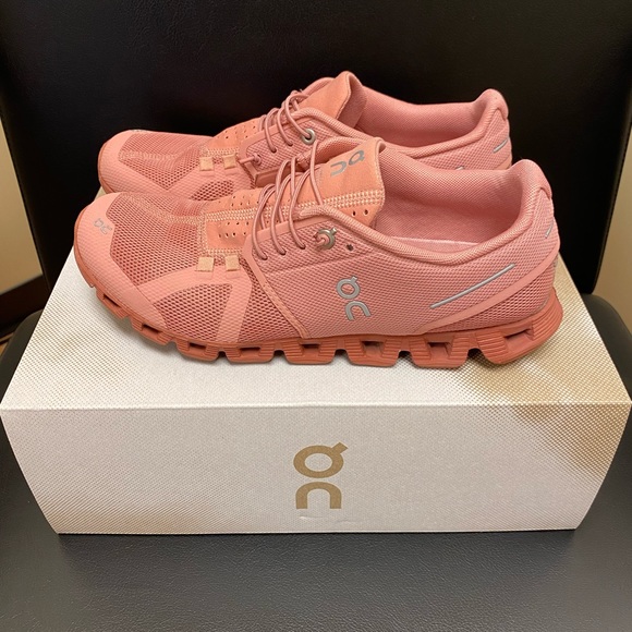 On cloud shoes size 9 color rose - Picture 4 of 5